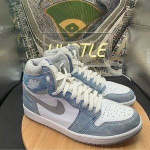 Air Jordan 1 Retro High OG Hyper Royal Size 11